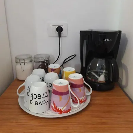 2 Bed Sleeps 6 -balcony - 5-mins From Seaside Vlorë