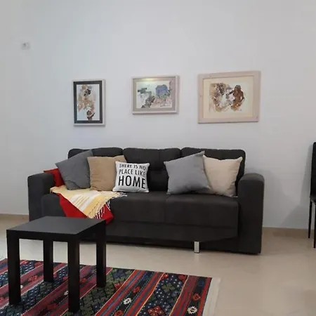 2 Bed Sleeps 6 -balcony - 5-mins From Seaside *