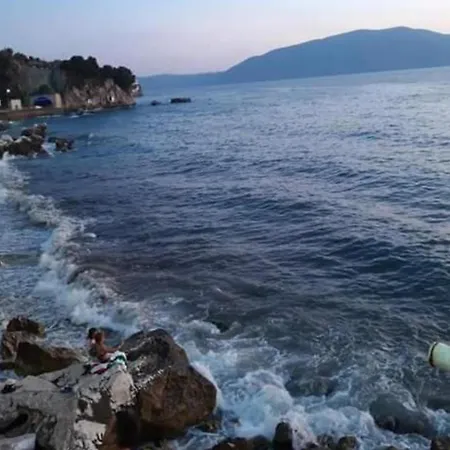 2 Bed Sleeps 6 -balcony - 5-mins From Seaside 公寓