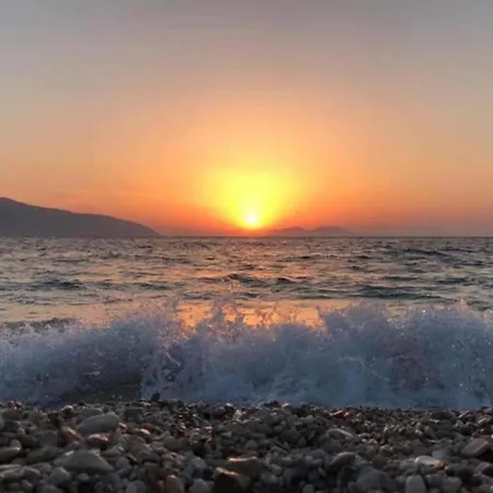 2 Bed Sleeps 6 -balcony - 5-mins From Seaside 公寓