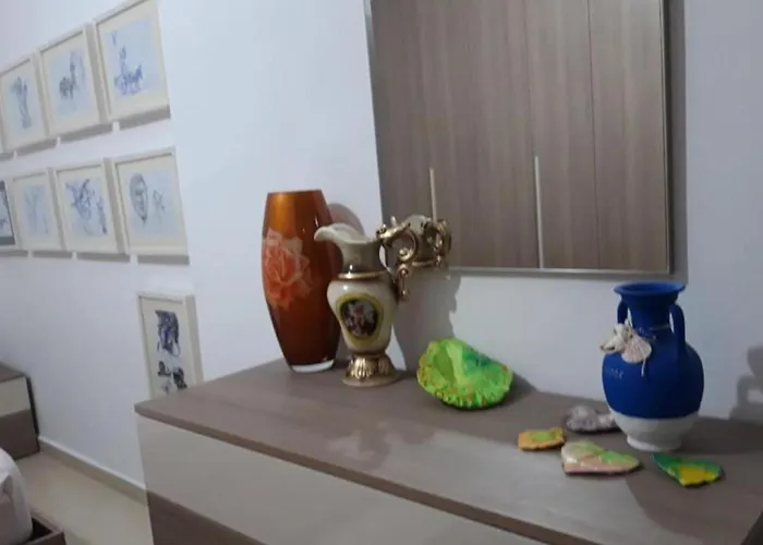 2 Bed Sleeps 6 -balcony - 5-mins From Seaside * Vlore