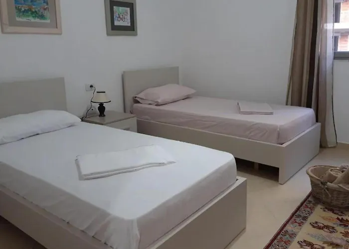 2 Bed Sleeps 6 -balcony - 5-mins From Seaside *